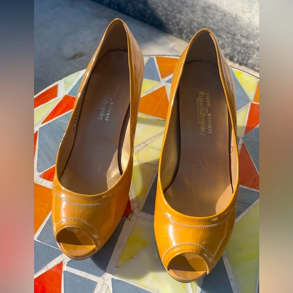 NWOT STUART WEITZMAN For Russell & Bromley Patent Platform Pumps Nude/Tan/Mustd - Picture 2 of 7